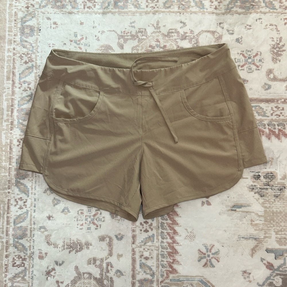NEW Women’s Magellan fishing shorts, size L
